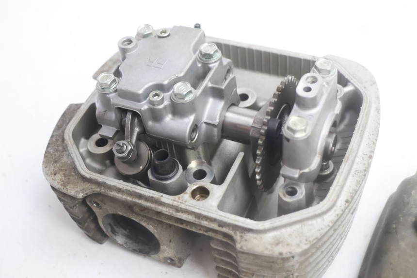 photo de FRONT CYLINDER HEAD HONDA XLV VARADERO 125 (2007 - 2012) - Detailed visual inspection