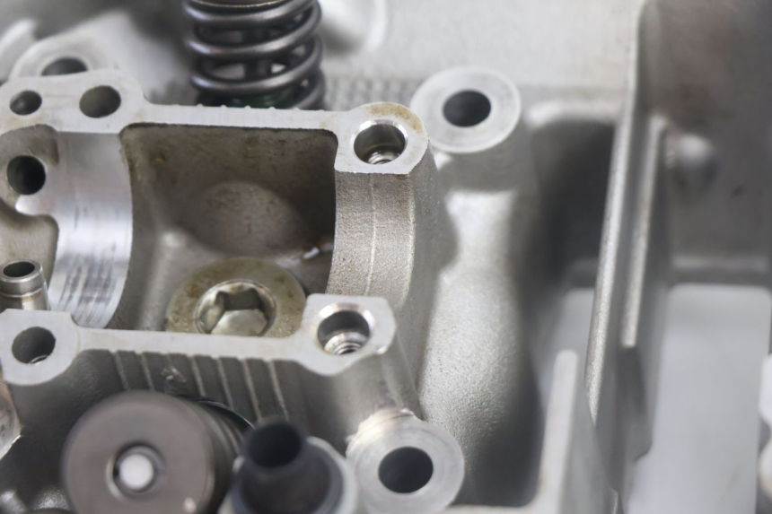 photo de FRONT CYLINDER HEAD HONDA XLV VARADERO 125 (2007 - 2012) - Alternative perspective