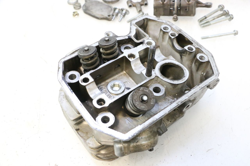 photo de FRONT CYLINDER HEAD HONDA XRV AFRICA TWIN 750 (1990 - 1992) - High-resolution close-up