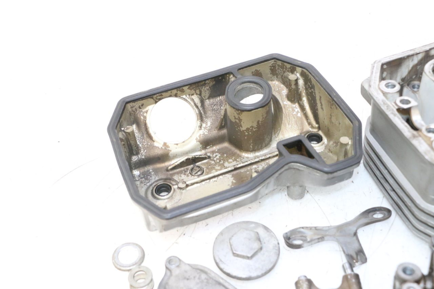 photo de FRONT CYLINDER HEAD HONDA XRV AFRICA TWIN 750 (1990 - 1992) - Detailed visual inspection
