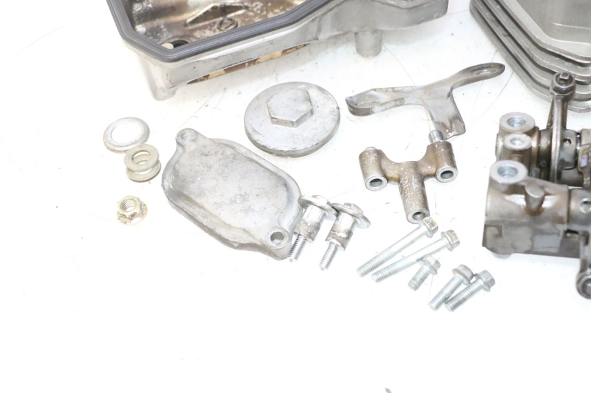 photo de FRONT CYLINDER HEAD HONDA XRV AFRICA TWIN 750 (1990 - 1992) - Focus on structure