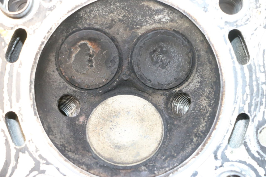 photo de FRONT CYLINDER HEAD HONDA XRV AFRICA TWIN 750 (1990 - 1992) - Alternative perspective
