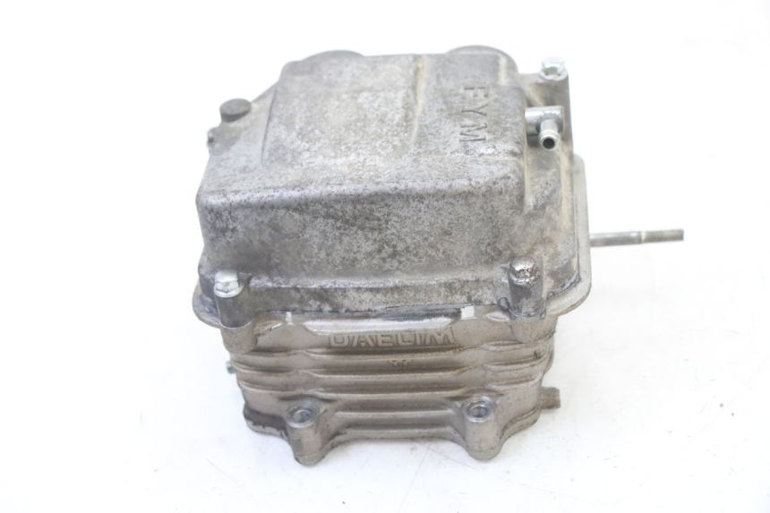 photo de CYLINDER HEAD DAELIM BESBI 125 (2007 - 2008) - Zoom on usage condition