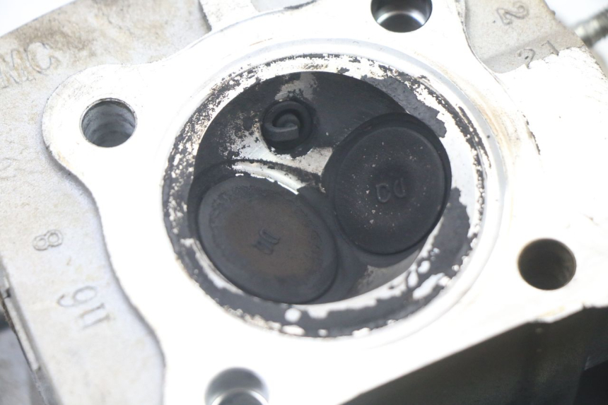 photo de CYLINDER HEAD DAELIM BESBI 125 (2007 - 2008) - Fixing points details
