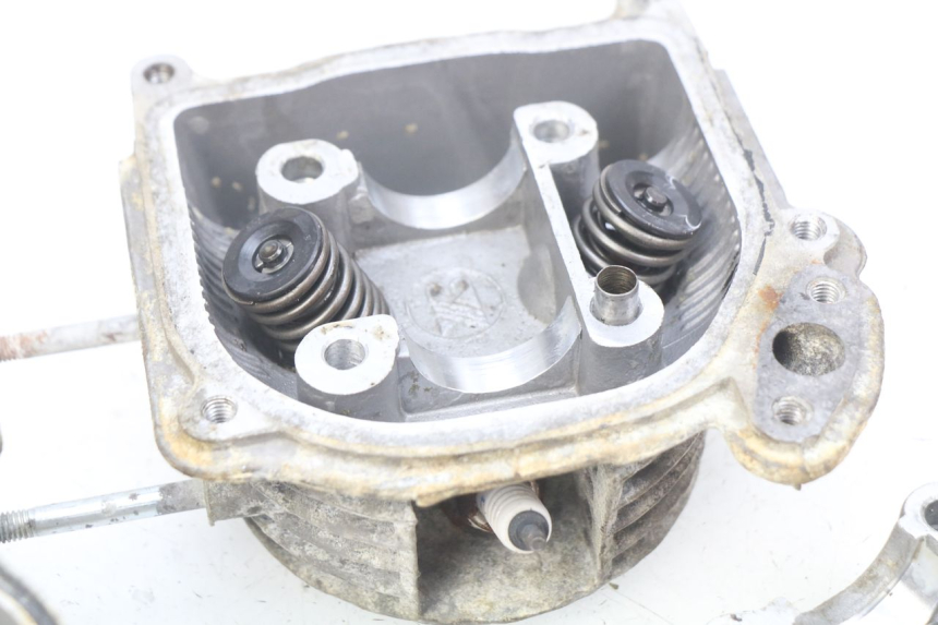 photo de CYLINDER HEAD BAOTIAN BT 50 QT-12 50 (2007 - 2009) - Distinctive features