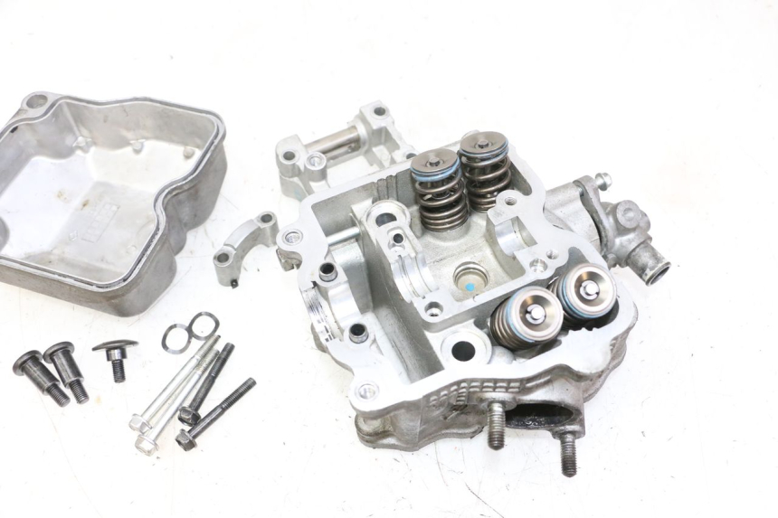 photo de CYLINDER HEAD SUZUKI BURGMAN 125 (2007 - 2014) - Component zoom