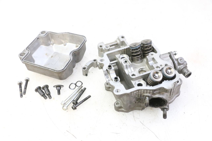 photo de CYLINDER HEAD SUZUKI BURGMAN 125 (2007 - 2014) - Detailed visual inspection