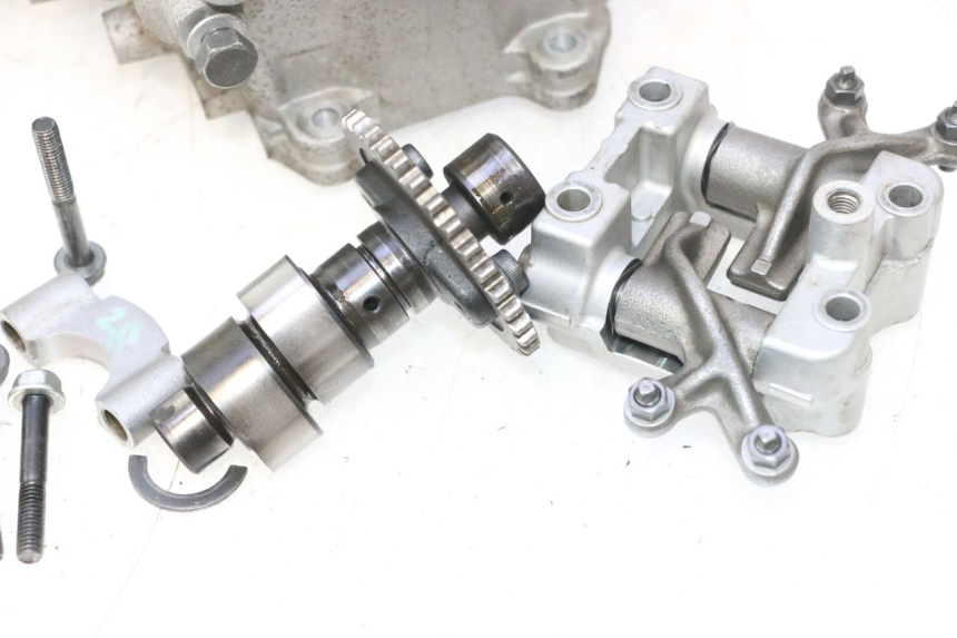 photo de CYLINDER HEAD SUZUKI BURGMAN 125 (2007 - 2014) - Component zoom