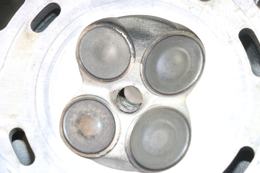 photo de CYLINDER HEAD SUZUKI BURGMAN 125 (2007 - 2014) - Technical close-up