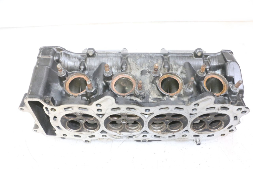 photo de CYLINDER HEAD HONDA CB R 1000 (2018 - 2023) - Focus on structure