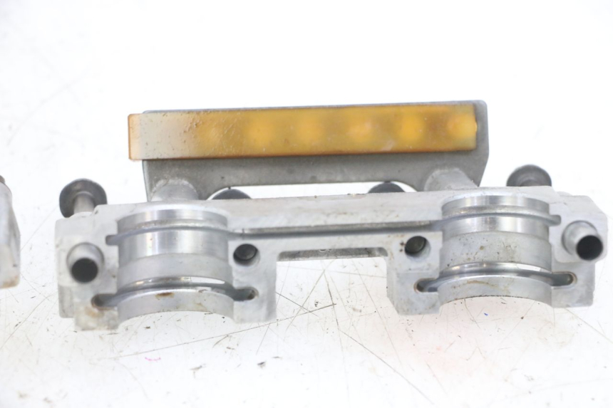 photo de CYLINDER HEAD HONDA CB R 1000 (2018 - 2023) - Technical close-up