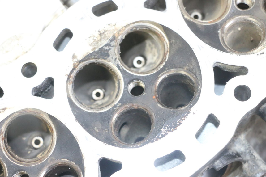photo de CYLINDER HEAD HONDA CB R 1000 (2018 - 2023) - Fixing points details