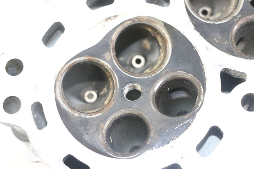 photo de CYLINDER HEAD HONDA CB R 1000 (2018 - 2023) - Surface and material condition