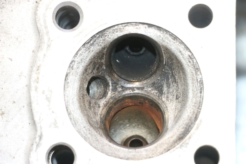 photo de CYLINDER HEAD HONDA CB TWO FIFTY 250 (1991 - 2002) - Focus on structure