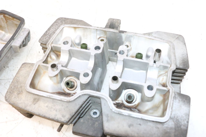 photo de CYLINDER HEAD HONDA CB TWO FIFTY 250 (1991 - 2002) - Alternative perspective