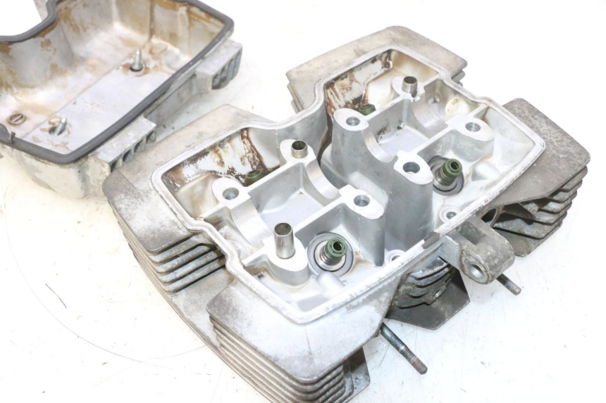 photo de CYLINDER HEAD HONDA CB TWO FIFTY 250 (1991 - 2002) - Technical close-up