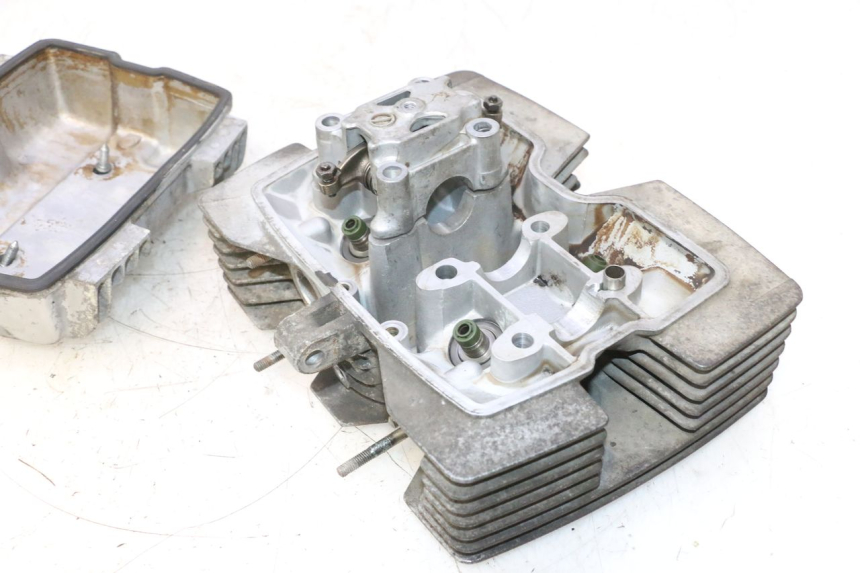 photo de CYLINDER HEAD HONDA CB TWO FIFTY 250 (1991 - 2002) - Fixing points details