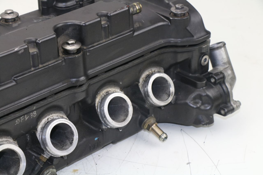 photo de CYLINDER HEAD HONDA CBF N 600 (2004 - 2007) - Focus on structure