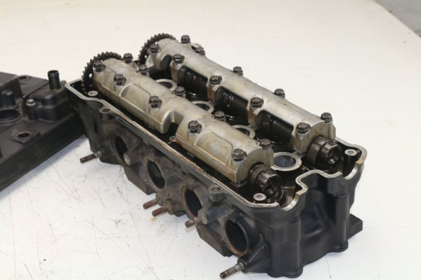 photo de CYLINDER HEAD HONDA CBF N 600 (2004 - 2007) - Surface and material condition