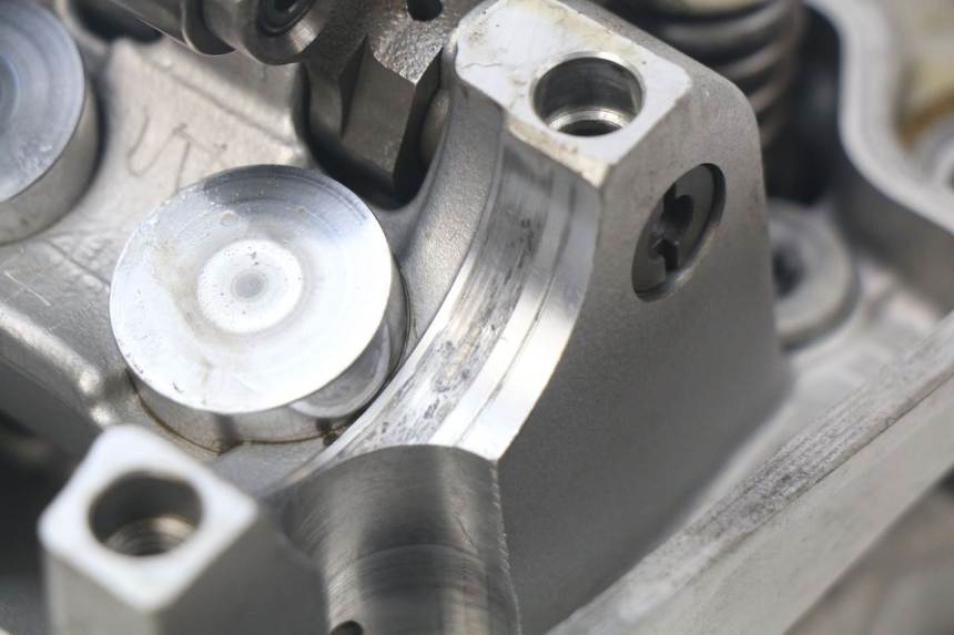 photo de CYLINDER HEAD HONDA CRF 250 (2016 - 2017) - Alternative perspective