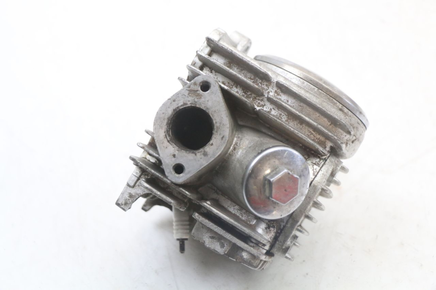 photo de CYLINDER HEAD LONCIN DIRT BIKE 125 - Technical close-up