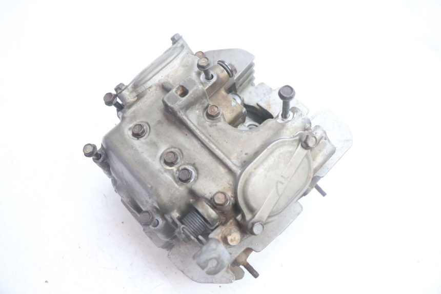 photo de CYLINDER HEAD SUZUKI DR S 600 (1985 - 1989) - Additional view of the item