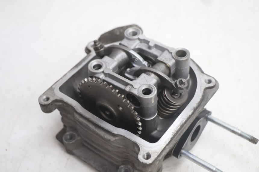 photo de CYLINDER HEAD JM MOTORS EVOLIS 4T 50 (2018 - 2022) - High-resolution close-up