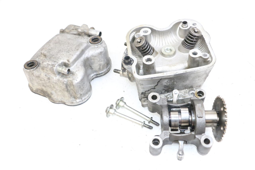 photo de Cylinder head HONDA FES S-WING SWING ABS 125 (2007 - 2015) - Supplementary product photo