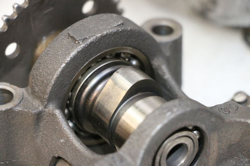 photo de Cylinder head HONDA FES S-WING SWING ABS 125 (2007 - 2015) - Detailed visual inspection