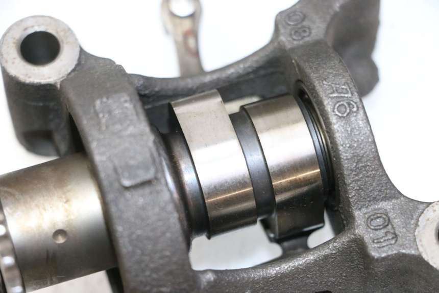 photo de Cylinder head HONDA FES S-WING SWING ABS 125 (2007 - 2015) - Focus on structure