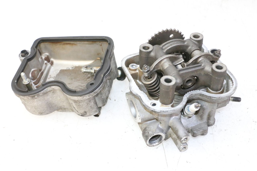 photo de Cylinder head HONDA FES S-WING SWING ABS 125 (2007 - 2015) - Fixing points details