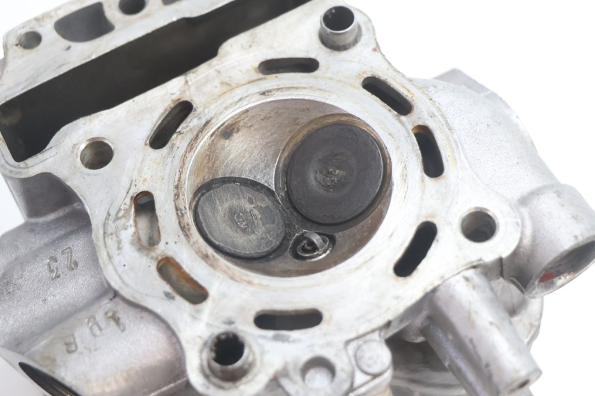 photo de Cylinder head HONDA FES S-WING SWING ABS 125 (2007 - 2015) - Spare part profile view