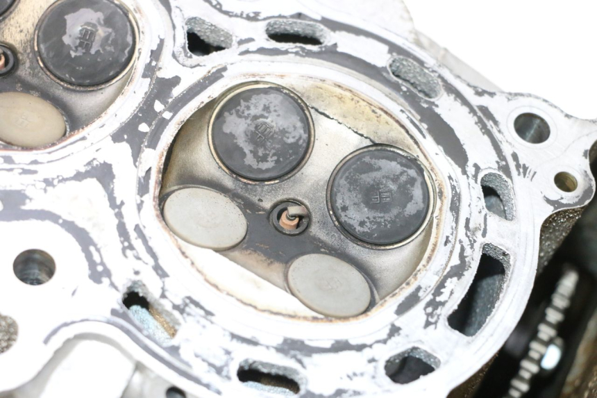 photo de CYLINDER HEAD HONDA FJS SILVER WING SILVERWING 400 (2005 - 2008) - Alternative perspective