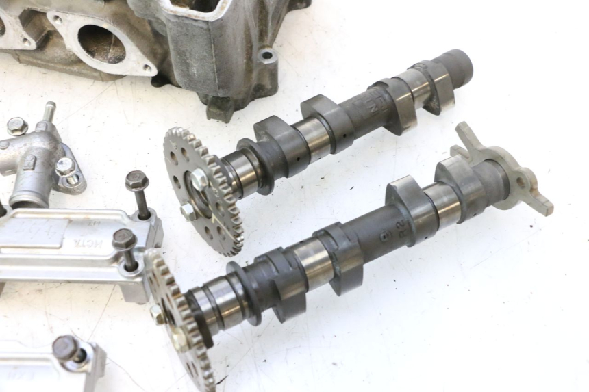 photo de CYLINDER HEAD HONDA FJS SILVER WING SILVERWING 400 (2005 - 2008) - Focus on structure