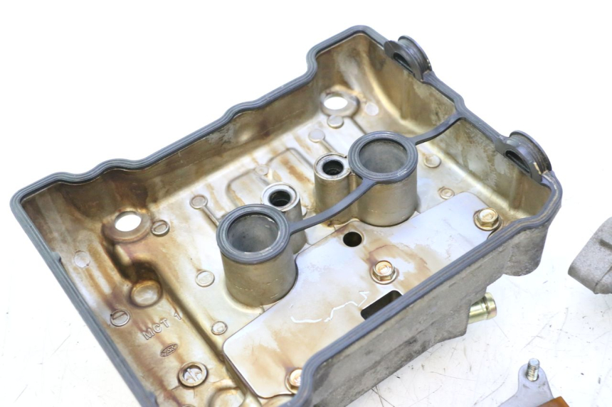 photo de CYLINDER HEAD HONDA FJS SILVER WING SILVERWING 400 (2005 - 2008) - Alternative angle