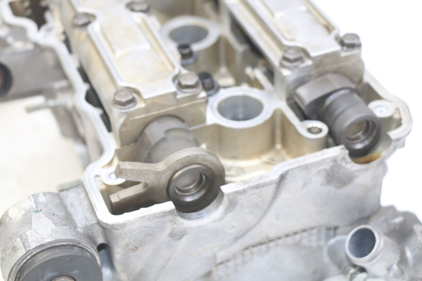 photo de CYLINDER HEAD HONDA FJS SILVERWING SILVER WING 400 (2009 - 2016) - Distinctive features