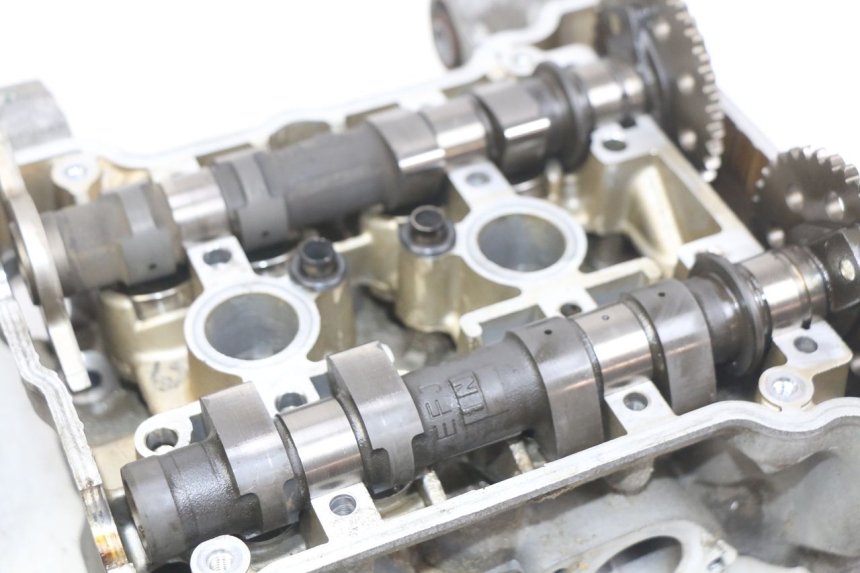 photo de CYLINDER HEAD HONDA FJS SILVERWING SILVER WING 400 (2009 - 2016) - Detailed visual inspection