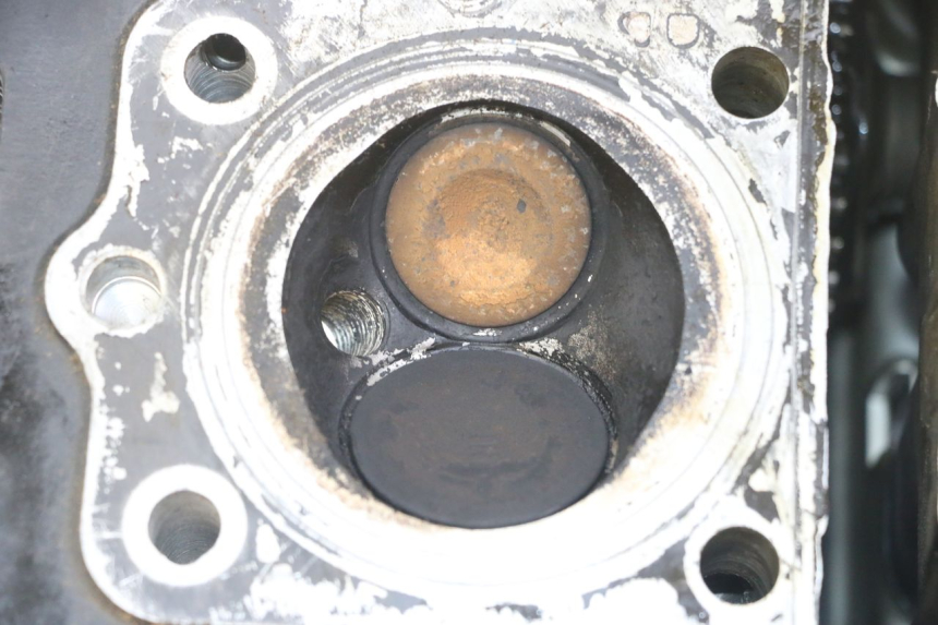 photo de CYLINDER HEAD SUZUKI GS GSE 500 (2001 - 2003) - High-resolution close-up