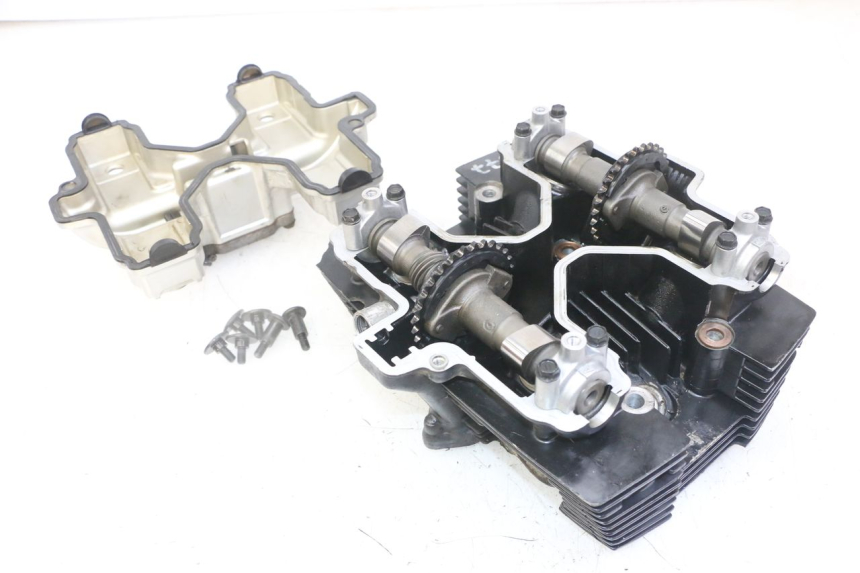 photo de CYLINDER HEAD SUZUKI GS GSE 500 (2001 - 2003) - Technical close-up