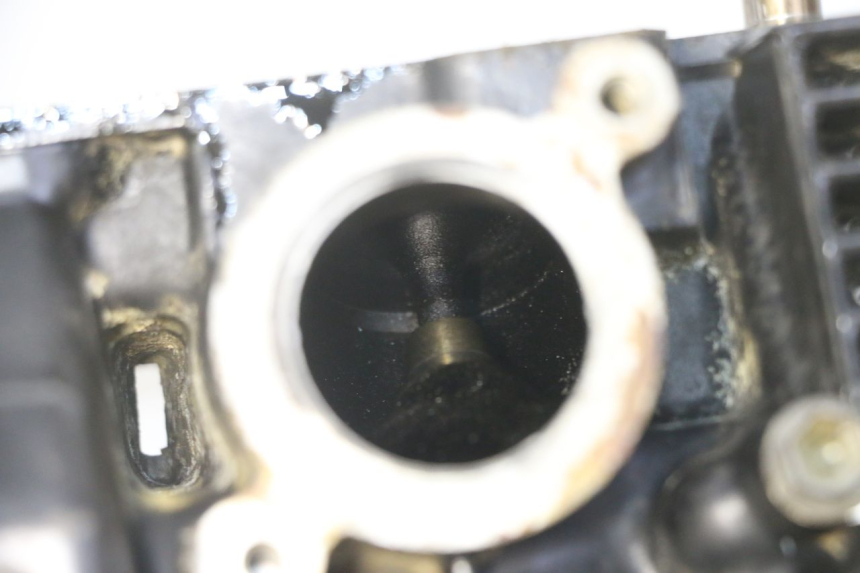 photo de CYLINDER HEAD SUZUKI GS GSE 500 (2001 - 2003) - Technical close-up