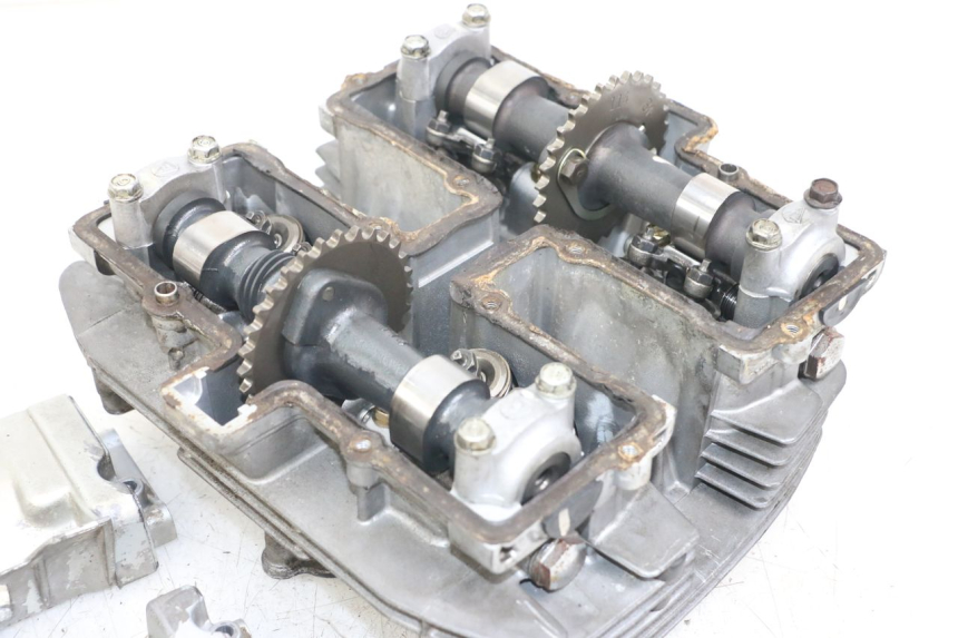photo de CYLINDER HEAD SUZUKI GSX E 250 (1982 - 1983) - Detailed visual inspection