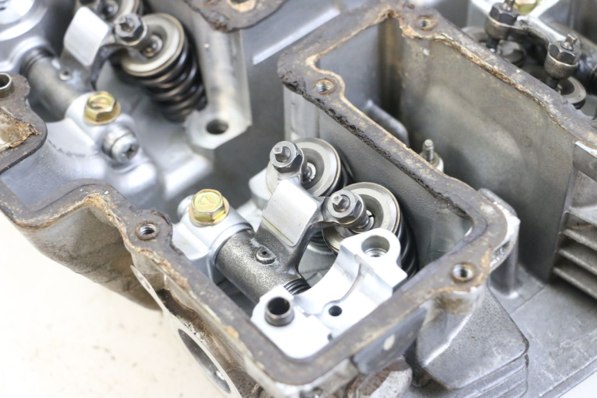 photo de CYLINDER HEAD SUZUKI GSX E 250 (1982 - 1983) - Component detail