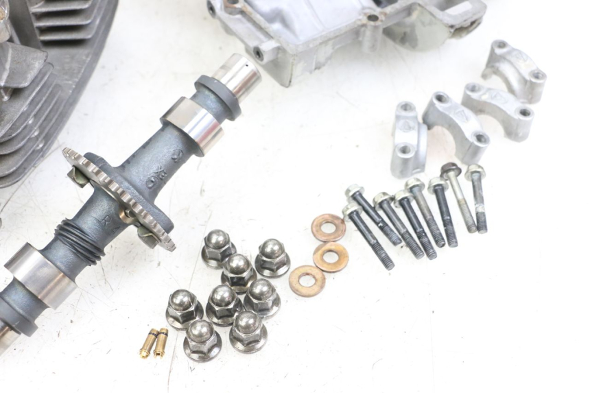 photo de CYLINDER HEAD SUZUKI GSX E 250 (1982 - 1983) - Alternative perspective