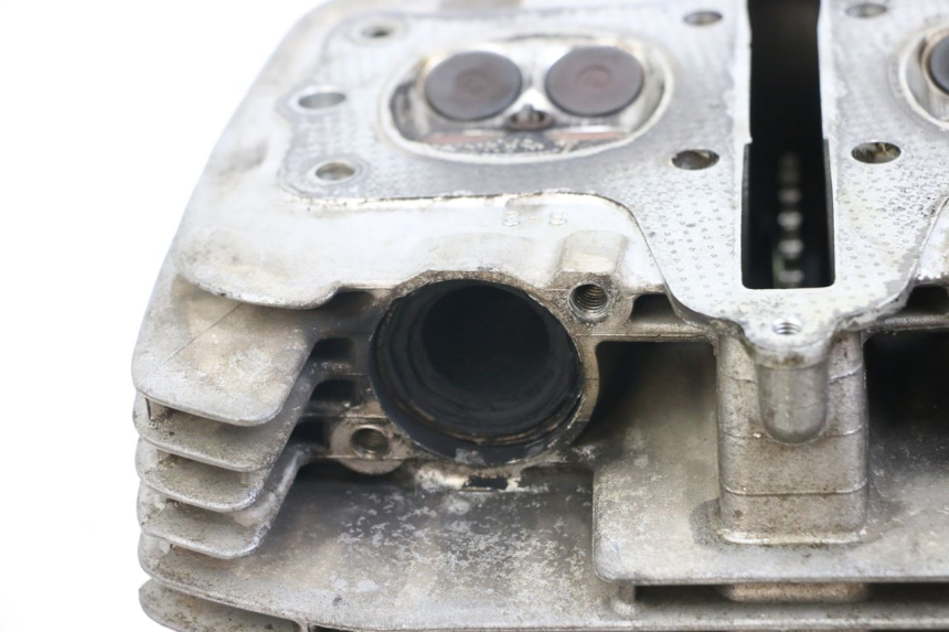 photo de CYLINDER HEAD SUZUKI GSX E 250 (1982 - 1983) - Alternative perspective