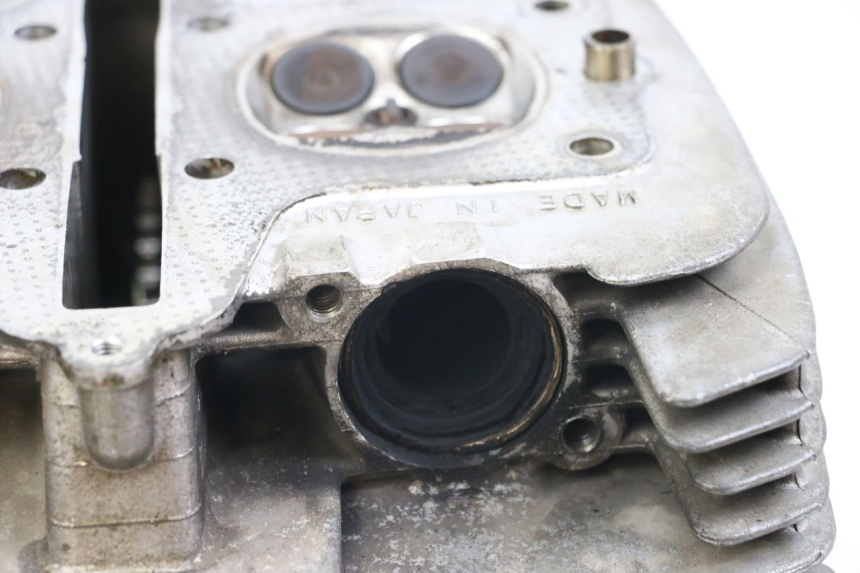 photo de CYLINDER HEAD SUZUKI GSX E 250 (1982 - 1983) - Technical close-up