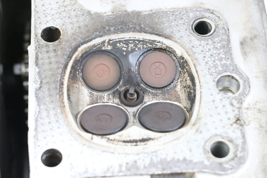 photo de CYLINDER HEAD SUZUKI GSX E 250 (1982 - 1983) - Surface and material condition
