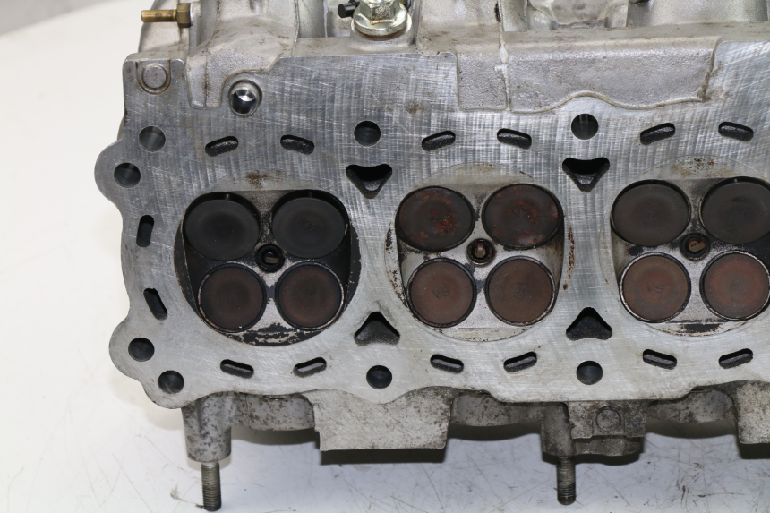 photo de CYLINDER HEAD HONDA CBR F 600 (1991 - 1994) - Technical close-up