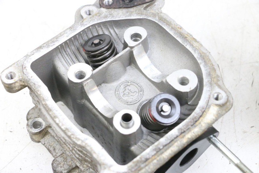 photo de CYLINDER HEAD SPEEDY HT50QT6 50 - Detailed visual inspection