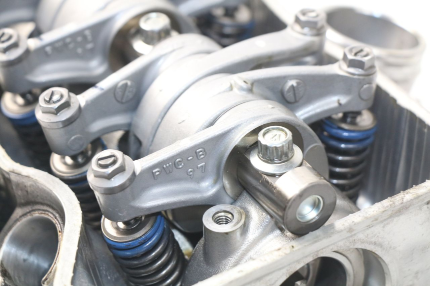 photo de CYLINDER HEAD HONDA INTEGRA NC D 750 (2016 - 2018) - Fixing points details