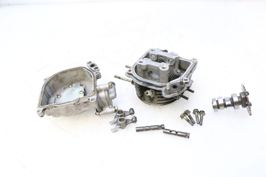 photo de CYLINDER HEAD PEUGEOT KISBEE 4T 50 (2010 - 2017) - Detailed visual inspection